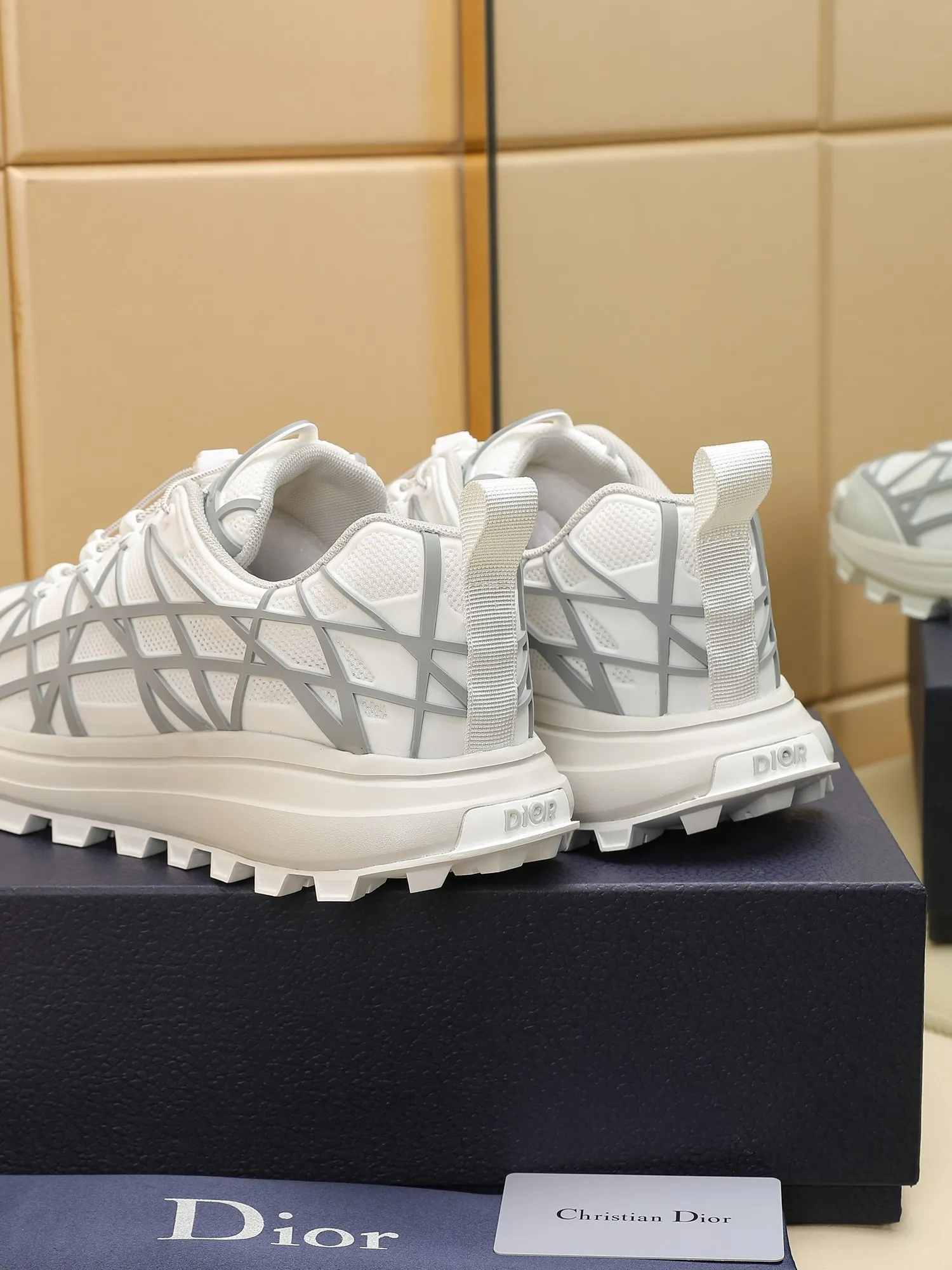 Men's Men's Shoes 💰520 [New Style] 🏍️🏍️Dior-B31 RUNNER sneakers highlight the fashionable silhouette, decorated with curved cannage pattern, reinterpreting classic patterns in a structural style, enriching Dior's 2023 summer men's wear series. Meticulously crafted using the advanced craftsmanship of hiking shoes, it blends outdoor culture with Dior heritage. Code number 38-45, multiple colors available, 38-44 (45 can be customized
